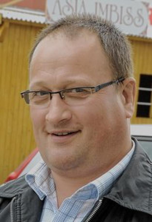 „Es sollte nicht getrunken werden. Den Müll später wegzuräumen, macht nur Arbeit. “ - Alex Pamperin, 43 Jahre „Es sollte nicht getrunken werden. Den Müll später wegzuräumen, macht nur Arbeit. “ - Alex Pamperin, 43 Jahre