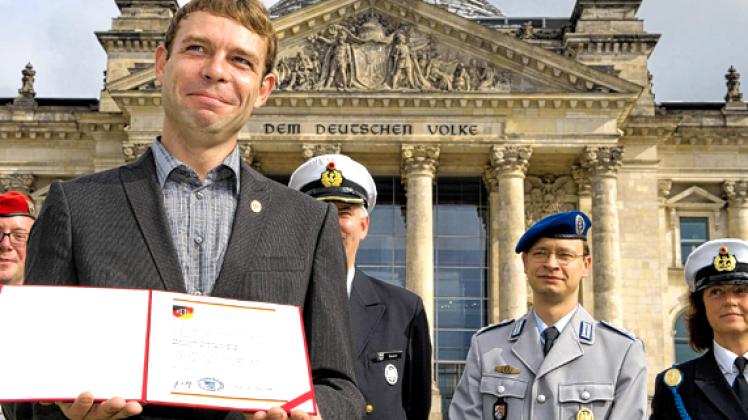 Marcel Gleffe freut sich über seine Auszeichnung durch den Reservistenverband.