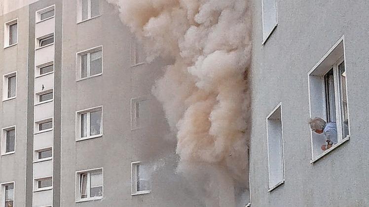 Kleiner Warnowdamm 7: In der Wohnung im ersten Stock entdecken die Retter die Leiche . Nonstopnews Kleiner Warnowdamm 7: In der Wohnung im ersten Stock entdecken die Retter die Leiche . Nonstopnews