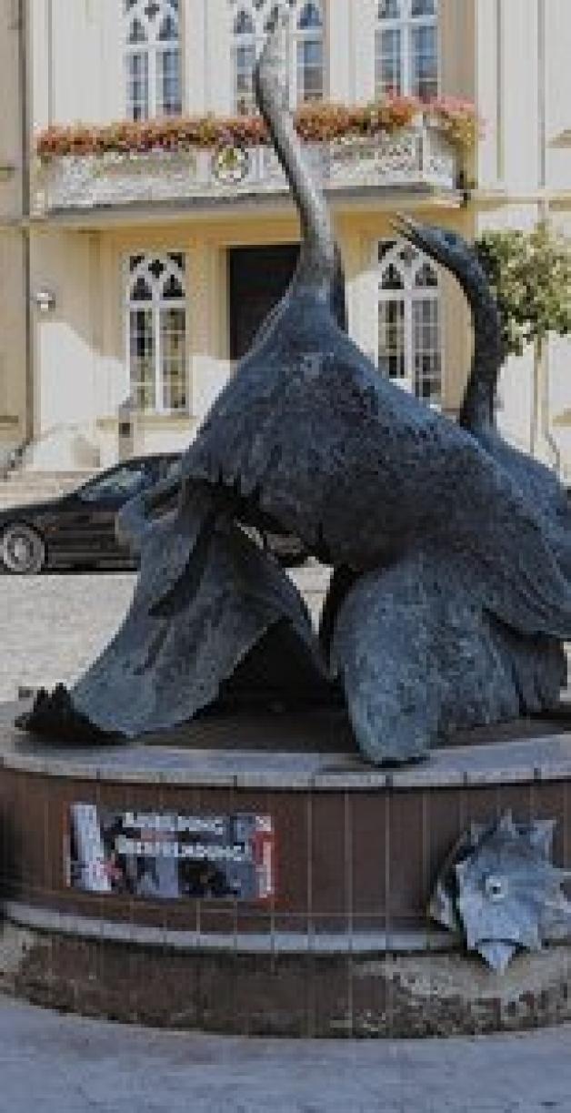 Der Gänsebrunnen ist inzwischen wieder propagandafrei gest Der Gänsebrunnen ist inzwischen wieder propagandafrei gest