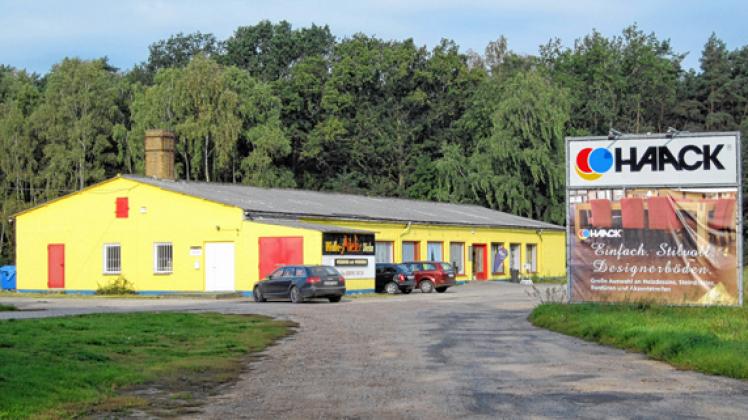 Wenn alles klappt, könnte sich  hier an der B 5 zwischen Ludwigslust und Grabow schon bis 2013  nicht nur einer der beiden großen Fast-Food-Riesen ansiedeln, sondern auch ein Autohof mit Tankstelle sowie ein neuer Fachmarkt entstehen. Thorsten Meier