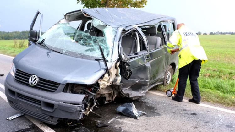 Der Fahrer dieses Wagens  wurde schwer verletzt. Schmidt