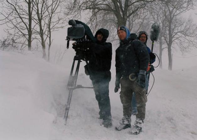Das Filmteam im harten Winter 2010 vor Ort in Wischershausen
