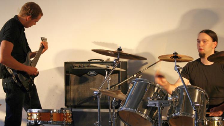 Soundcheck der Schlagzeuger beim Bundeswettbewerb "Jugend musiziert" in Neustrelitz  Archiv