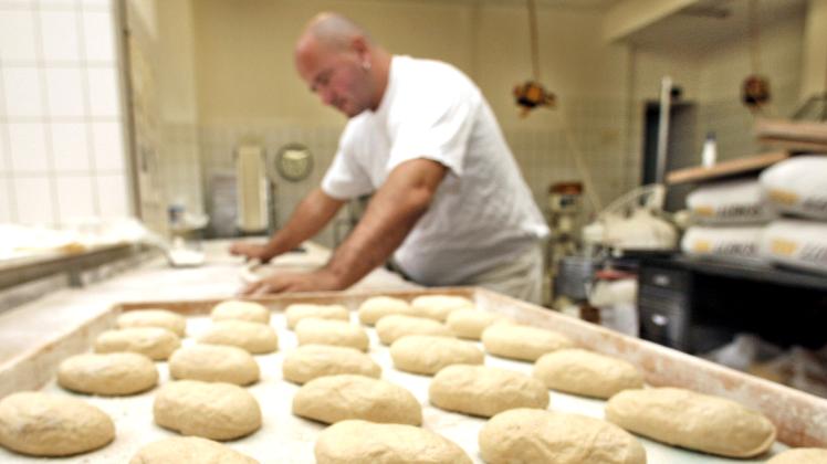 Das Bäckerhandwerk gehört zu den Branchen, die in der Region noch freie Lehrstellen anbieten. Foto: dpa