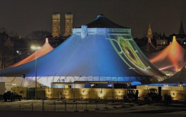 Das riesige Zelt wurde unter anderem schon in Heidelberg und München genutzt.Volkstheater Das riesige Zelt wurde unter anderem schon in Heidelberg und München genutzt.Volkstheater