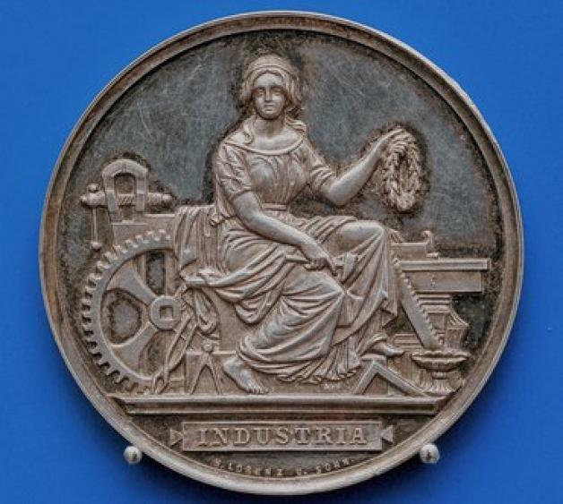 43 Milimeter Durchmesser hat die 1872 von Medailleur Heinrich Lorenz hergestellte Silbermünze. 43 Milimeter Durchmesser hat die 1872 von Medailleur Heinrich Lorenz hergestellte Silbermünze.
