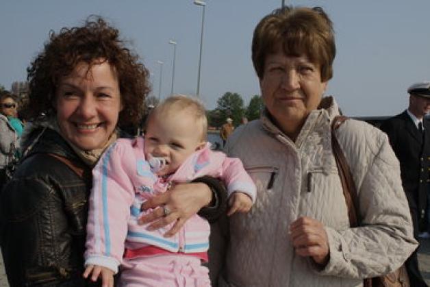 Sind glücklich über die Rückkehr des Sohnes, Vaters und Enkels Norman Thurow: Heike Thurow, Lilly und Inge Günther. Sind glücklich über die Rückkehr des Sohnes, Vaters und Enkels Norman Thurow: Heike Thurow, Lilly und Inge Günther.