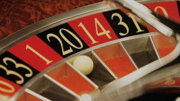 Experten warnen: Glücksspiel kann süchtig machen.dpa