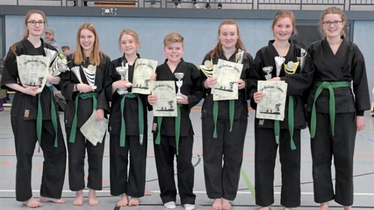 Die erfolgreichen Karateka aus Meppen. 
