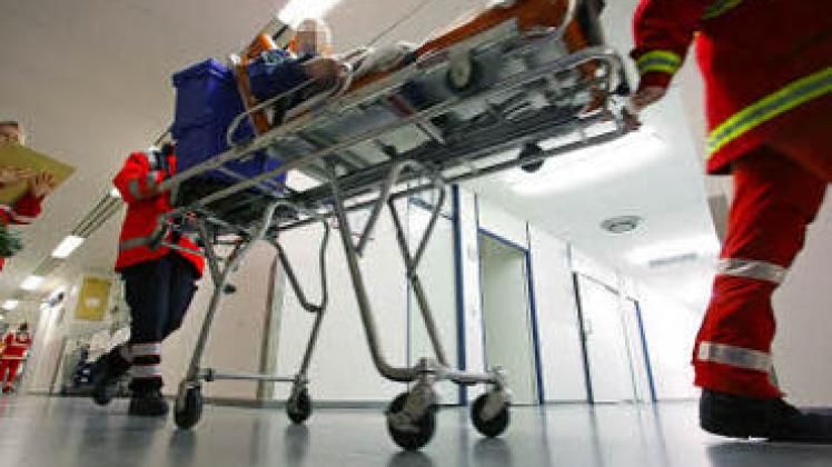 Laut Statistik steigt die Zahl der Patienten in Brandenburger Krankenhäusern, die Zahl der Betten aber sinkt. dpa; ddp