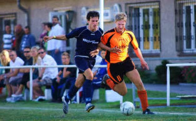 Wer kriegt den Ball? Jan Heidtmann (2) Wer kriegt den Ball? Jan Heidtmann (2)