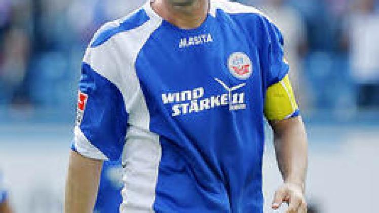 Martin Retov blickt beim FC Hansa schweren Zeiten entgegen: Der bis 2011 unter Vertrag stehende Däne ist derzeit nur die Nummer vier auf seiner Position und spielt mit dem Gedanken, die Kapitänsbinde abzugeben. Georg Scharnweber