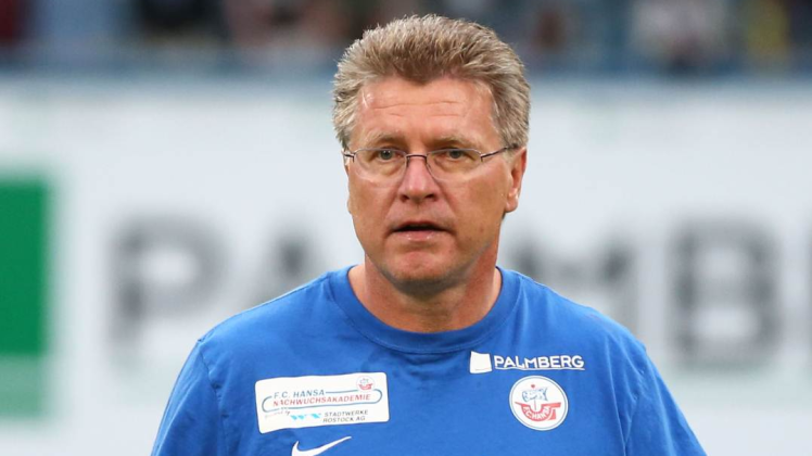 Trainer Roland Kroos wartet mit den A-Junioren des FC Hansa seit zehn Spielen auf einen Sieg. 