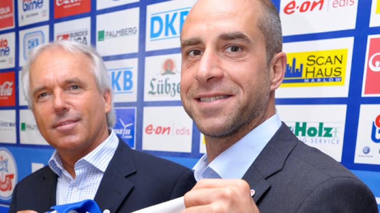 Ein gutes Gespann: Trainer Peter Vollmann (l.) und Manager Stefan Beinlich sollen über die Saison hinaus an den FC Hansa Rostock gebunden werden. Georg Scharnweber