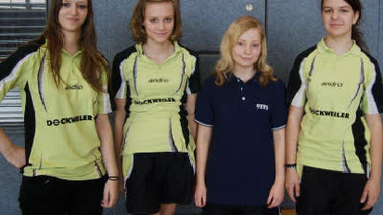 Die erfolgreichen Tischtennis-Schülerinnen (v.l):  Ulrike Haugg, Lisa Marie Schwanz, Anne Christin Ebeling und Natalie Röder Reiner Marckwardt
