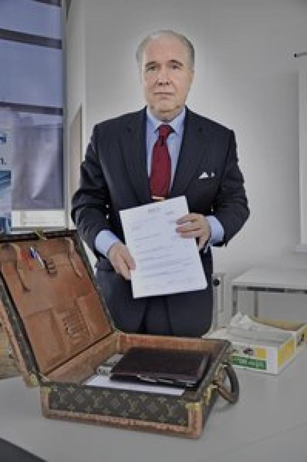 Seit 25 Jahren geht er gegen Betrüger auf dem Kapitalmarkt vor: Anlegeranwalt Jochen ReschRebekka Poesch Seit 25 Jahren geht er gegen Betrüger auf dem Kapitalmarkt vor: Anlegeranwalt Jochen ReschRebekka Poesch