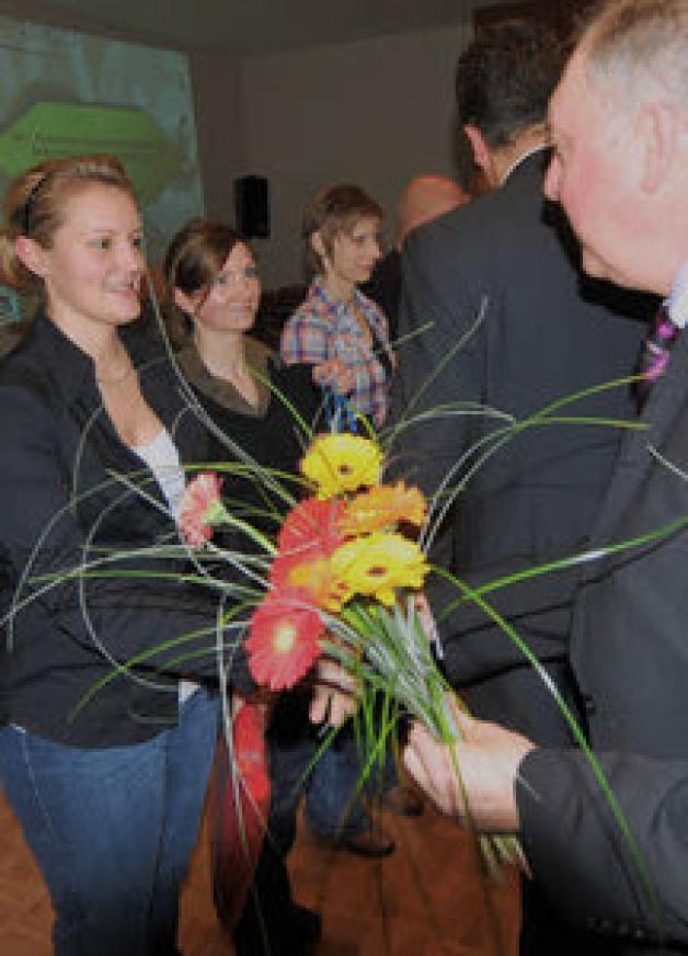 Lisa Korschen und Melanie Geese (v. l.) vom HFSV Gadebusch wurden geehrt. Lisa Korschen und Melanie Geese (v. l.) vom HFSV Gadebusch wurden geehrt.