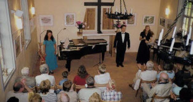 Die Konzerte in der Glambecker Kirche sind kein Geheimtipp mehr. Bekannte Künstler geben sich die Klinke in die Hand. Förderkreis alte Kirchen Die Konzerte in der Glambecker Kirche sind kein Geheimtipp mehr. Bekannte Künstler geben sich die Klinke in die Hand. Förderkreis alte Kirchen
