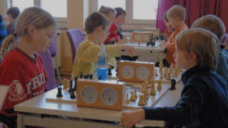 Die jungen Schachpieler waren mit Herzblut beim königlichen Spiel dabei. Torsten Gottschalk