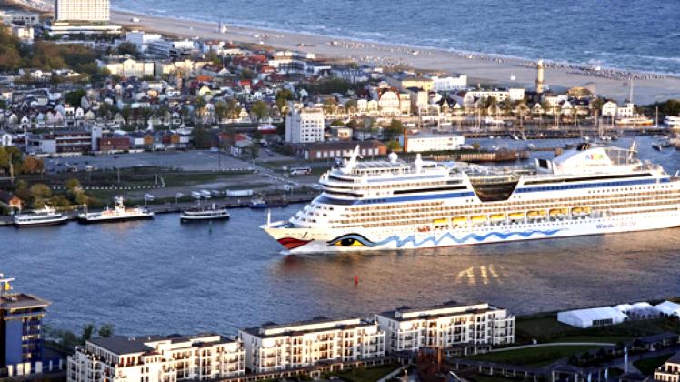 Die "Aidablu" wird 2011 mehrfach den Warnemünder Hafen ansteuern und als Basis für Rundreisen über die Ostsee nutzen. NNN Die "Aidablu" wird 2011 mehrfach den Warnemünder Hafen ansteuern und als Basis für Rundreisen über die Ostsee nutzen. NNN