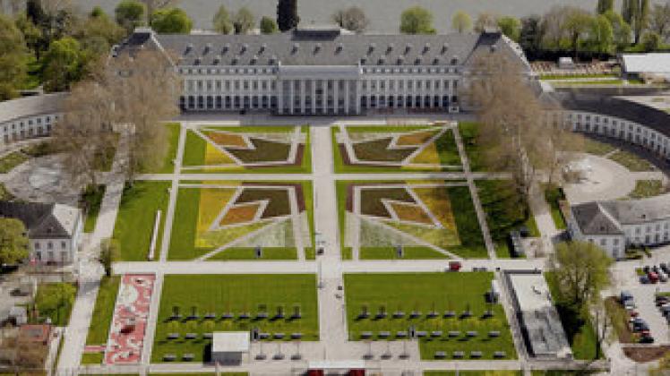 Das Kurfürstliche Schloss in Koblenz  ist einer von drei Schauplätzen der Bundesgartenschau 2011. dpa (6)