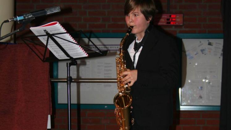 Der elfjährige Emil Pril überzeugte am Sxophon und in der Moderation.