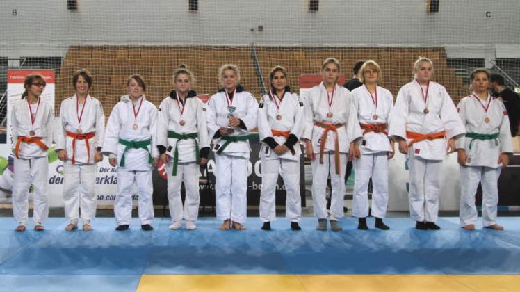 Die U15-Mädchenmannschaft des 1. Schweriner Judoclubs holte bei der Nordostmeisterschaft Bronze.  