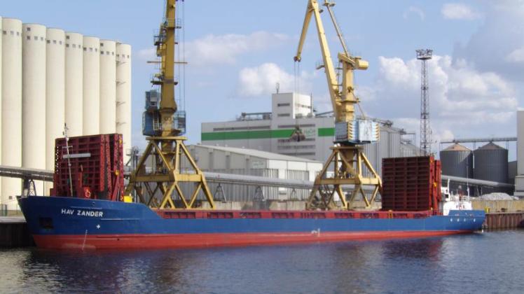 Wiederholt im Hafenrevier: Der 88 Meter lange Frachter „Hav Zander“ 