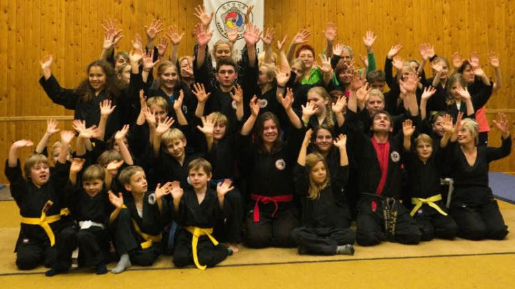 Die Shinson-Hapkido-Kämpfer haben ihre Veranstaltung zu einer Spendenaktion für die Tafeln gemacht. 