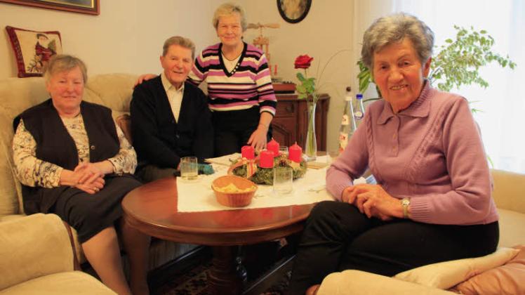 Anni Loose, Max und Anita Bühler sowie Herta Weimann (v.l.) wohnen seit Dezember 1963 in der Lindenbruchstraße. Sie pflegen ihre freundschaftliche Nachbarschaft.  