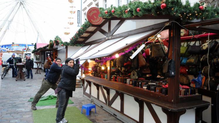 Sturm „Xaver“ bescherte vielen Händlern einen unfreiwilligen freien Tag:  Aus Sicherheitsgründen  wurde der Weihnachtsmarkt kurzfristig geschlossen.  