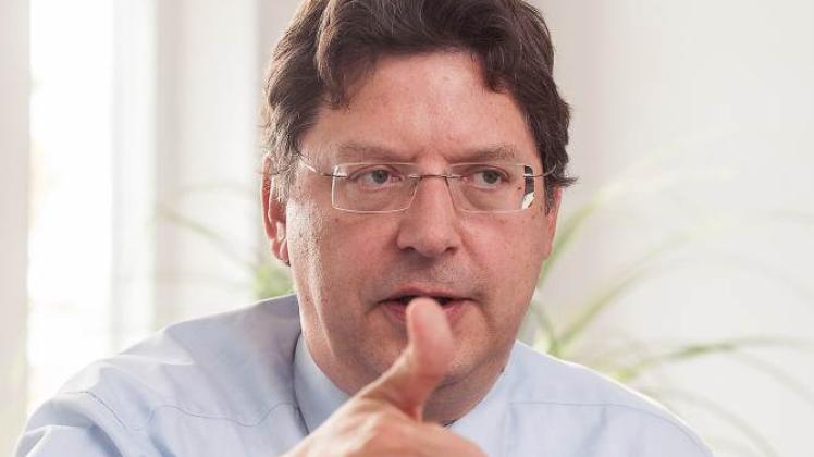 Wirtschaftsminister Reinhard Meyer (SPD) wünscht sich, dass die Schleswig-Holsteiner 2014 vorankommen – auf den Straßen und im Internet.