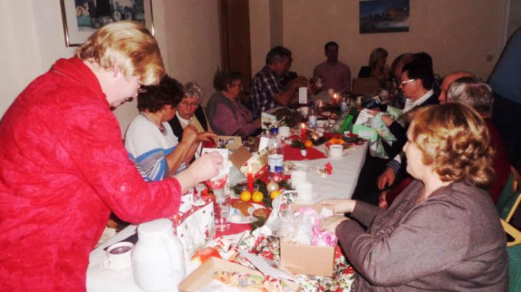 Der  „Warlower Plattdeutschclub Richard Giese e.V.“ hatte seine Mitglieder zu einer Weihnachtsfeier eingeladen. 