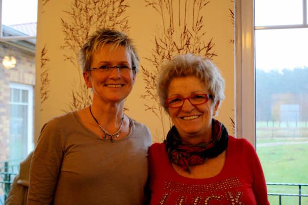 Carola Hartig und Christa Lange können jeden Tag bei Mutter Irmgard vorbeischauen.