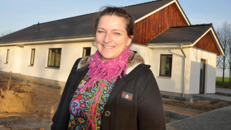 Freut sich auf neue berufliche Herausforderungen: Kerstin Schönrock  wird Landärztin. Das  Praxishaus  ist im Rohbau fertig. 