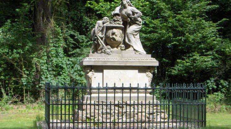 Die Parkverwaltung hat sich 2013 des Denkmals von Herzog Friedrich angenommen und das Umfeld neu gestaltet.    