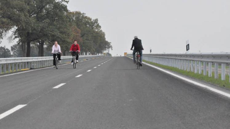Der deutschlandweit erste „6 Sterne“-Radweg soll 2014 vom ADFC in der Prignitz zertifiziert  werden. Die Radler können hier auf gut sechs Metern Breite, geschützt von Leitplanken, sogar im Begegnungsverkehr zu viert nebeneinander fahren – mindestens.  