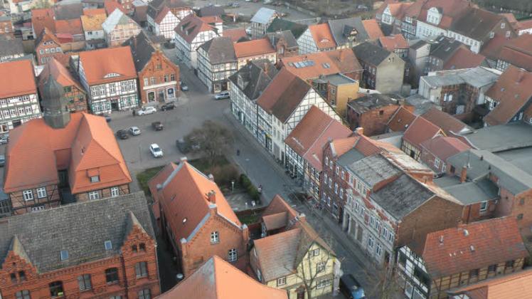 Blick vom Kirchturm auf die Grabower Altstadt. Das Konzept der Städtesanierung wird auch 2014 konsequent fortgeführt.  Fotos: Michael Seifert 