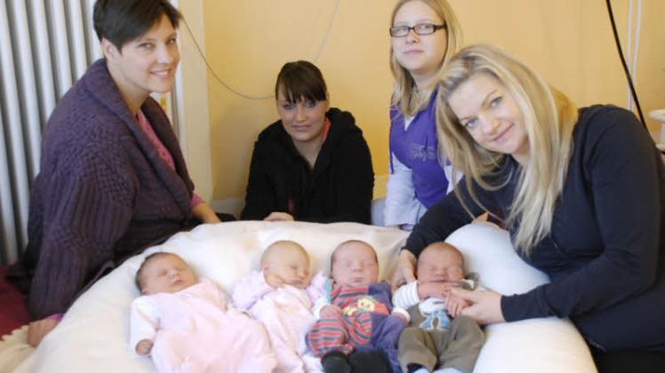 Vier stolze Muttis: Manuela Kuhlmann, Anne-Katrin Grabert, Franziska Stargard und Bianca Heyenn (v.l.) mit ihren Babys  