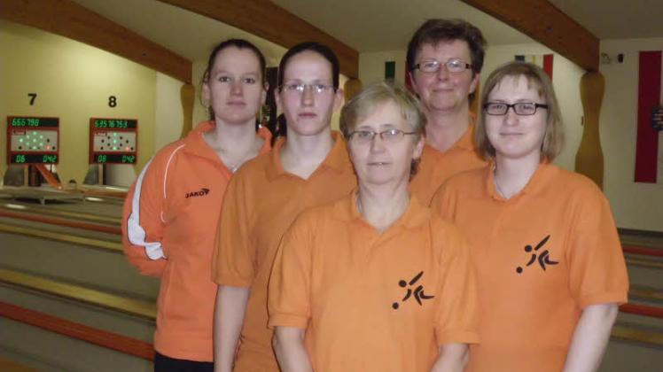 Das Damenteam der SG Traktor Perleberg trägt die Startnummer 13.