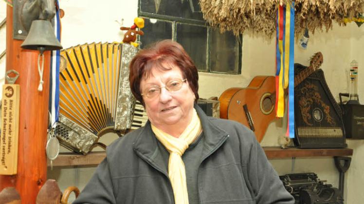 Christa Hoth ist Rentnerin, engagiert sich im Heimatverein Laage und geht zu den Plattdeutsch-Gesprächsrunden.  