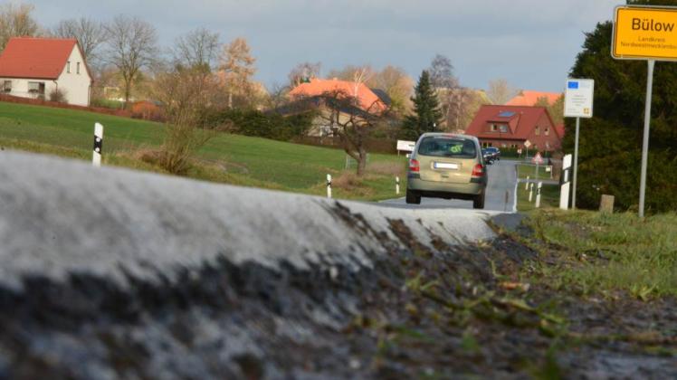 Etwa 20 Meter vor dem Bülower Ortsschild hatte sich der schwere Unfall ereignet.  