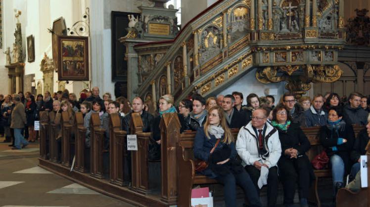Die reich verzierte Kanzel in der Rostocker Marienkirche entstand nach  der Reformation.