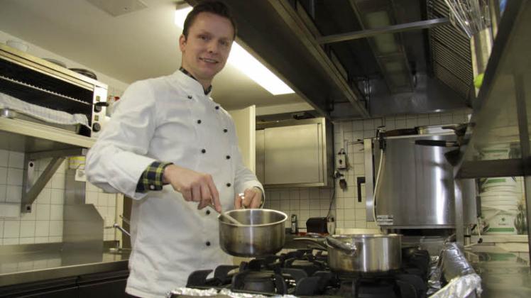 Lampenfieber am Herd: Für Björn Hildebrandt ist das Kochen auf der Grünen Woche der erste Auftritt vor großem Publikum. 