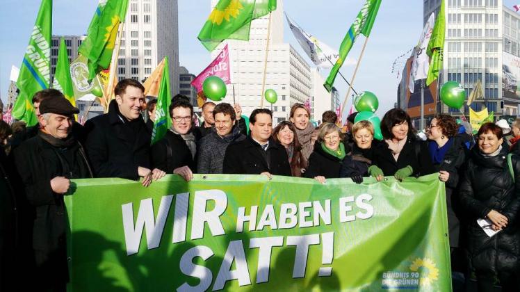 Am Vormittag zog Robert Habeck (4. v. l.) mit Parteikollegen durch Berlin und demonstrierte gegen Massentierhaltung. 