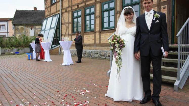 Kerstin und Markus Niemann waren mit die ersten, die sich in der Schwaaner Kunstmühle Mitte 2012 das Ja-Wort gaben.  