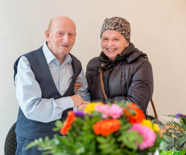 „Vergiss das Wiederkommen nicht“: Hermann Schippmann verbringt gern Zeit mit seiner guten Freundin Heidemarie Schumacher. 