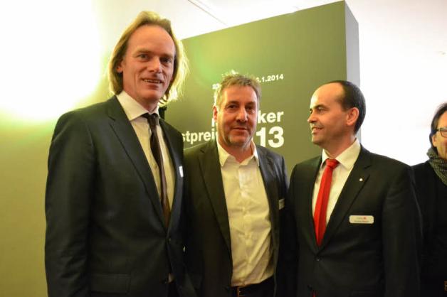 Zufrieden: Jörg-Uwe Neumann und Guntram Porath mit Thomas Metzke vom Ospa-Vorstand Zufrieden: Jörg-Uwe Neumann und Guntram Porath mit Thomas Metzke vom Ospa-Vorstand
