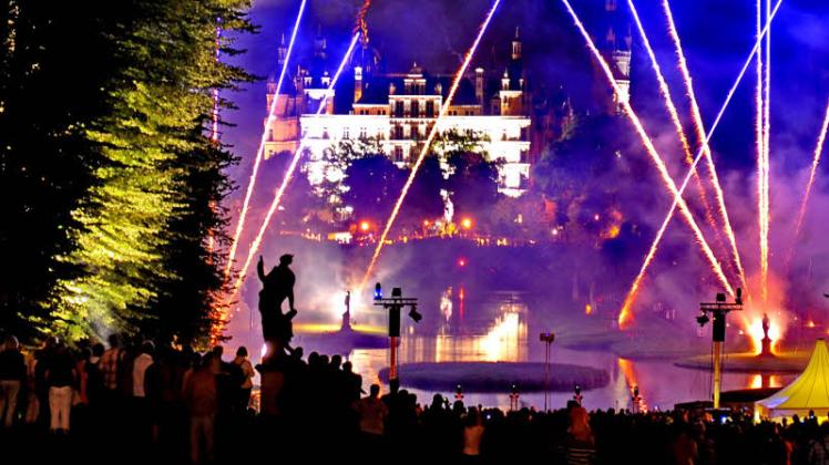 Die Schlossgartennacht mit Kunst und Musik in großer Vielfalt sowie einem spektakulären Feuerwerk wie im Vorjahr soll  auch 2014 einer der Veranstaltungshöhepunkte werden. 